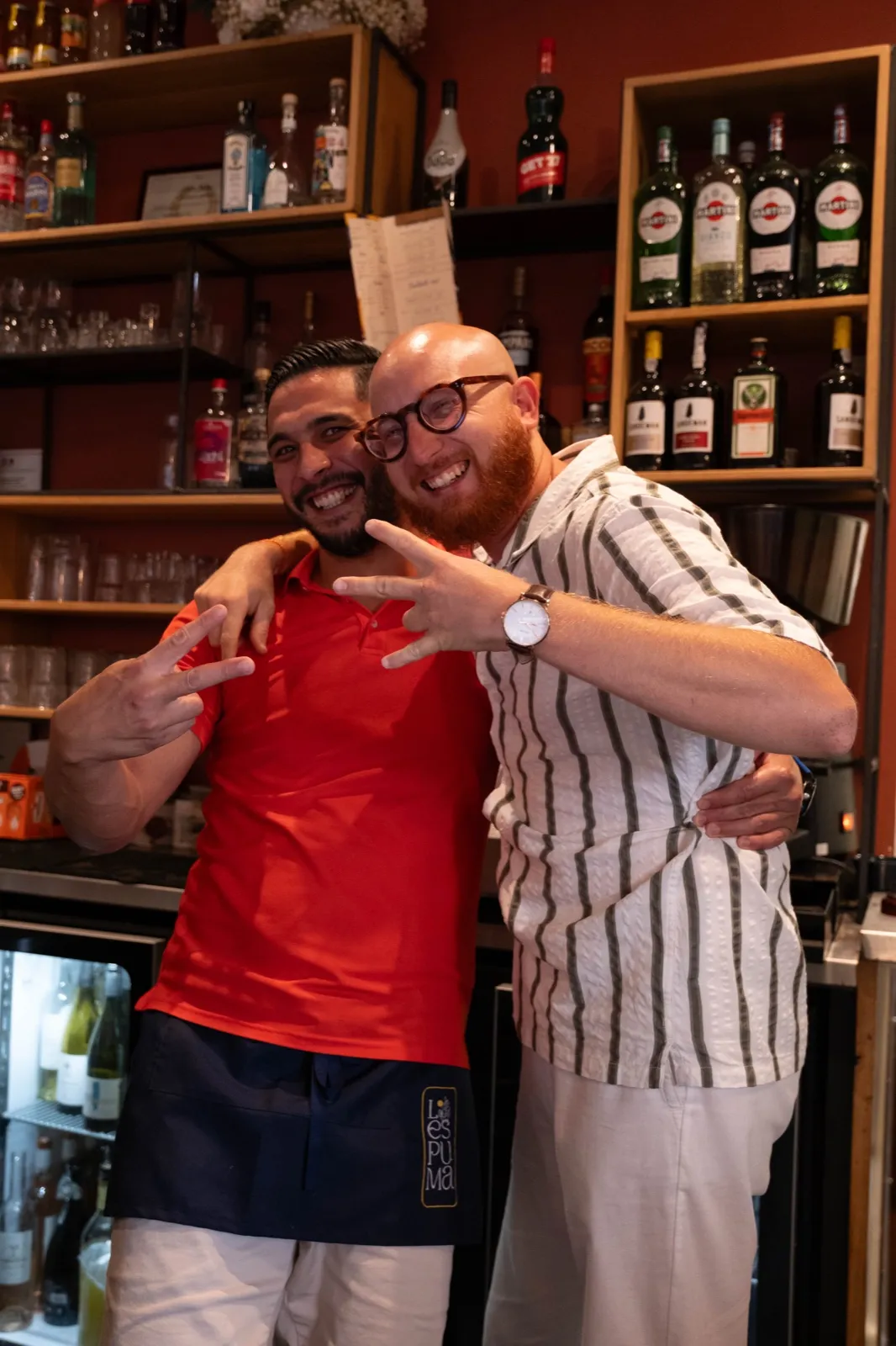 L'équipe de L'espuma au bar